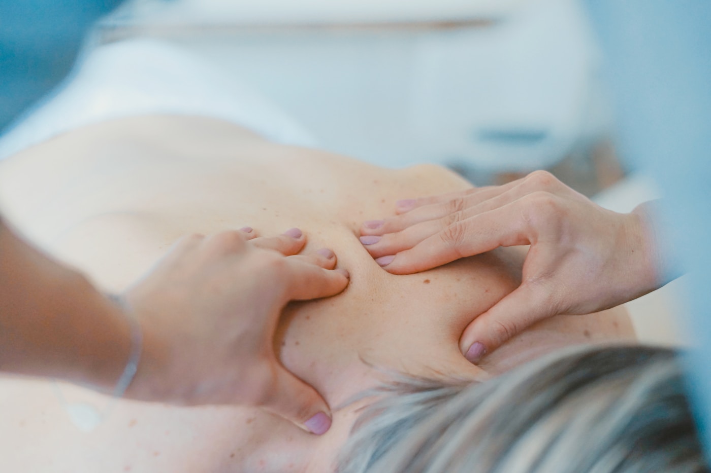Terapia manual clínica — drenaje linfático y técnicas suaves